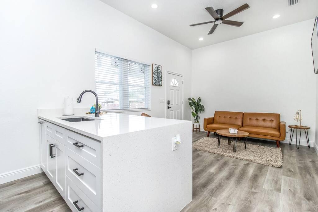 2Br Spacious House In Heart Of West Tampa Luaran gambar